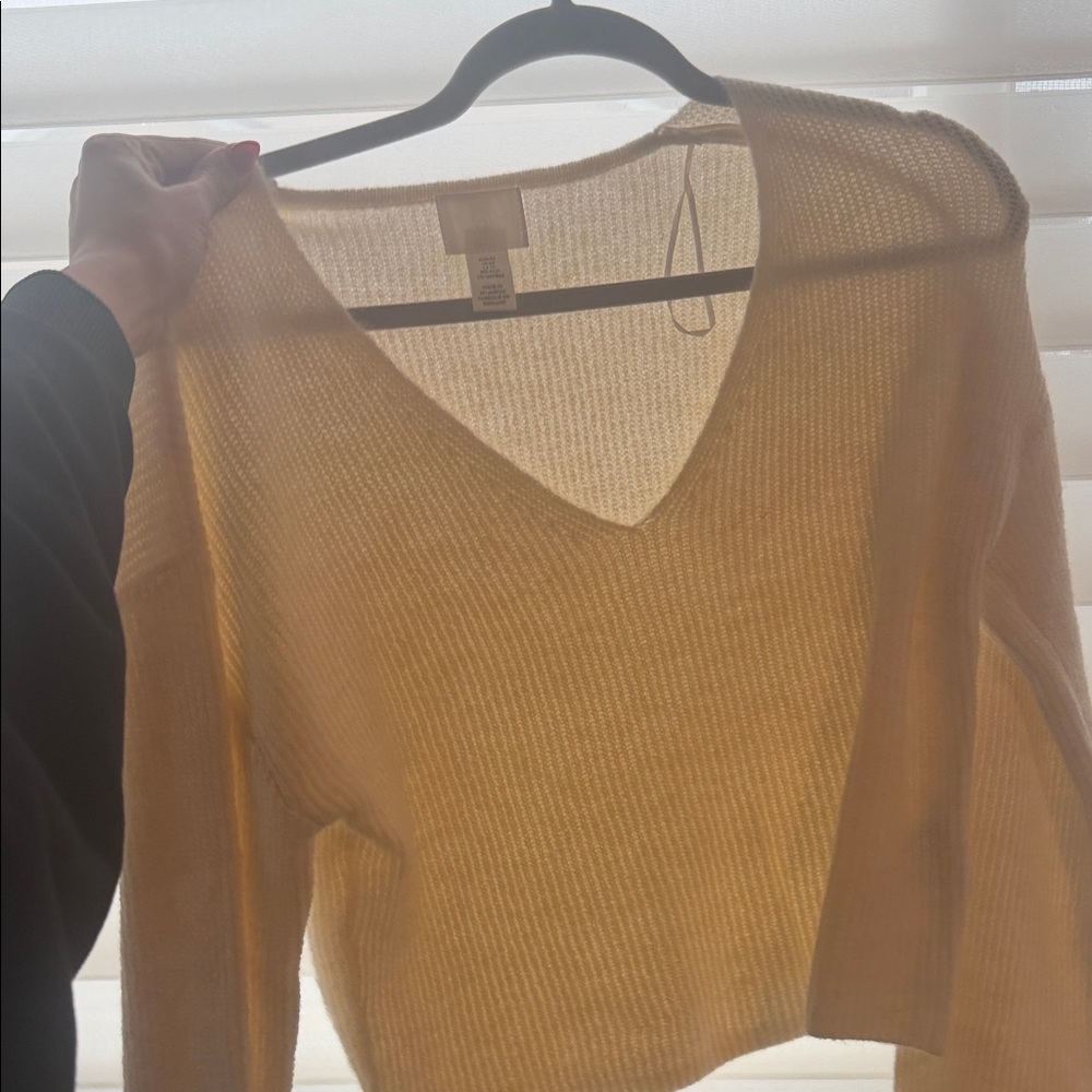 H&M Women's V-Neck Cream Sweater